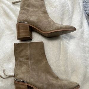 Chic Tan Suede Heeled Boots